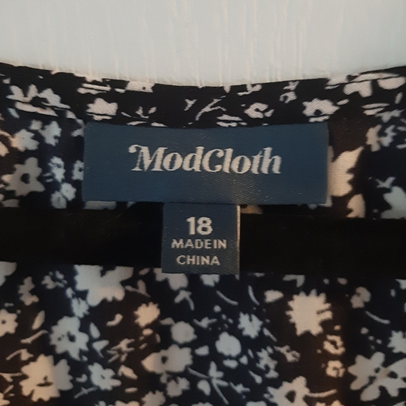 EUC Modcloth size 18(fits size 16 no stretch) dress - Picture 3 of 6